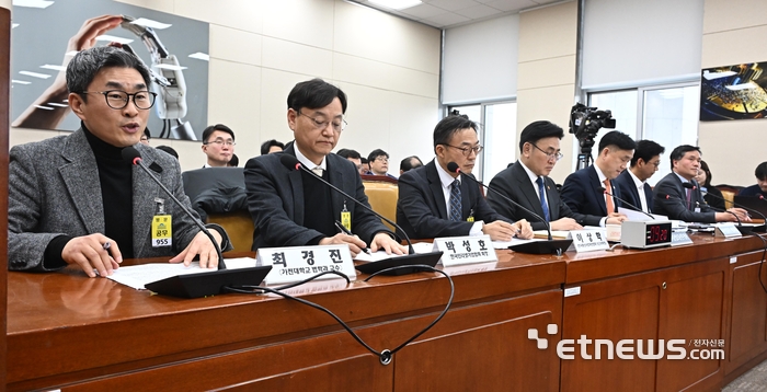 AI 현안 관련 발언하는 최경진 교수