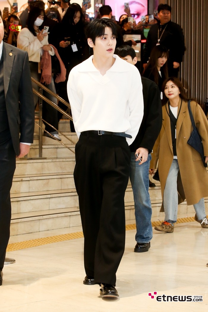 [ET포토] 수빈, '뒷짐지고 여유룝게'