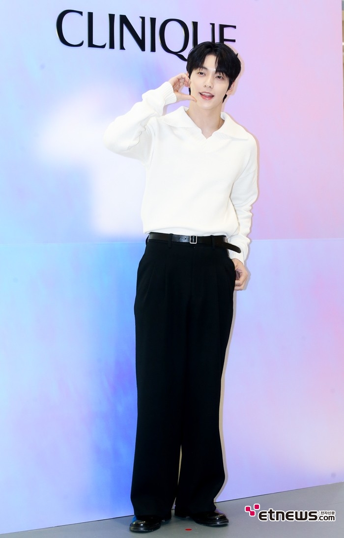 [ET포토] 수빈, '명동에 퍼지는 해피 바이러스'