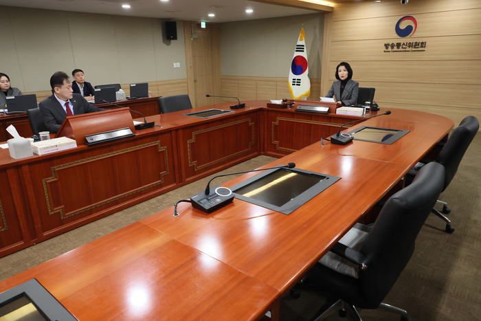 이진숙 방송통신위원회 위원장이 28일 정부과천청사 방통위에서 열린 4차 위원회 회의에 앞서 모두발언을 하고 있다. (연합뉴스)