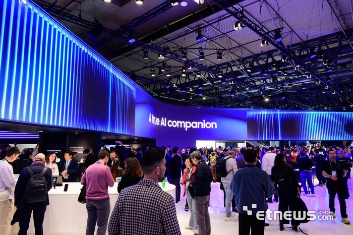 북적이는 MWC25 삼성전자 부스