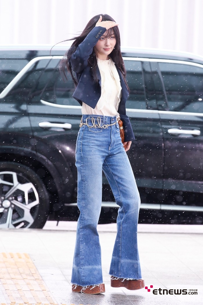 [ET포토] 레드벨벳 슬기, ''플레어진으로 길어보이는 다리'