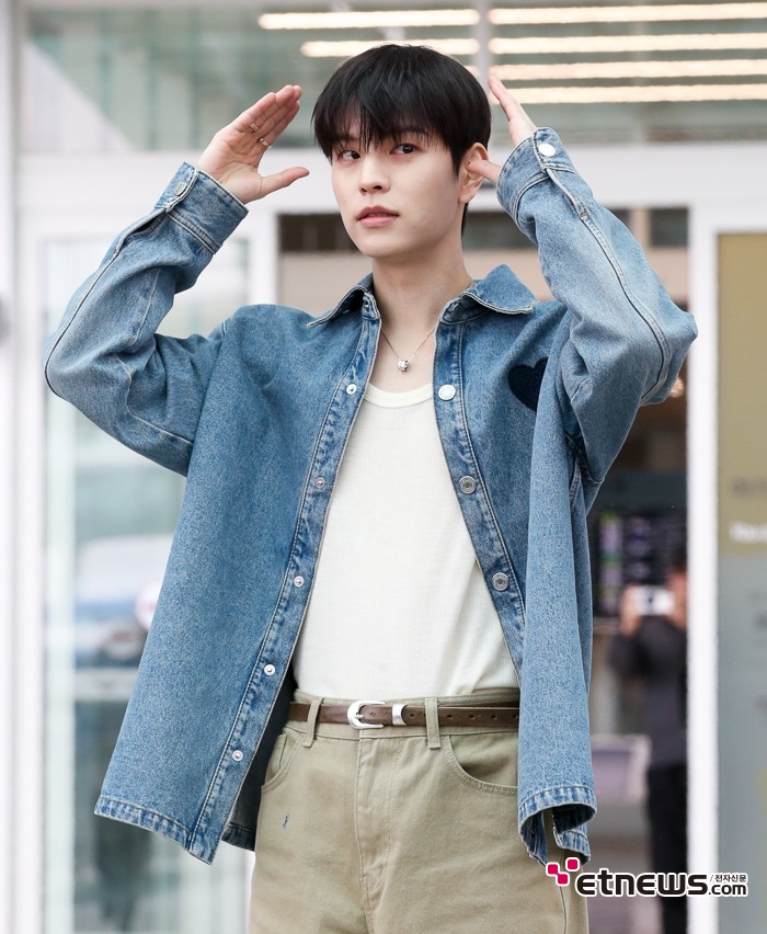 [ET포토] 스트레이키즈 승민, '파리 잘 다녀올게요'