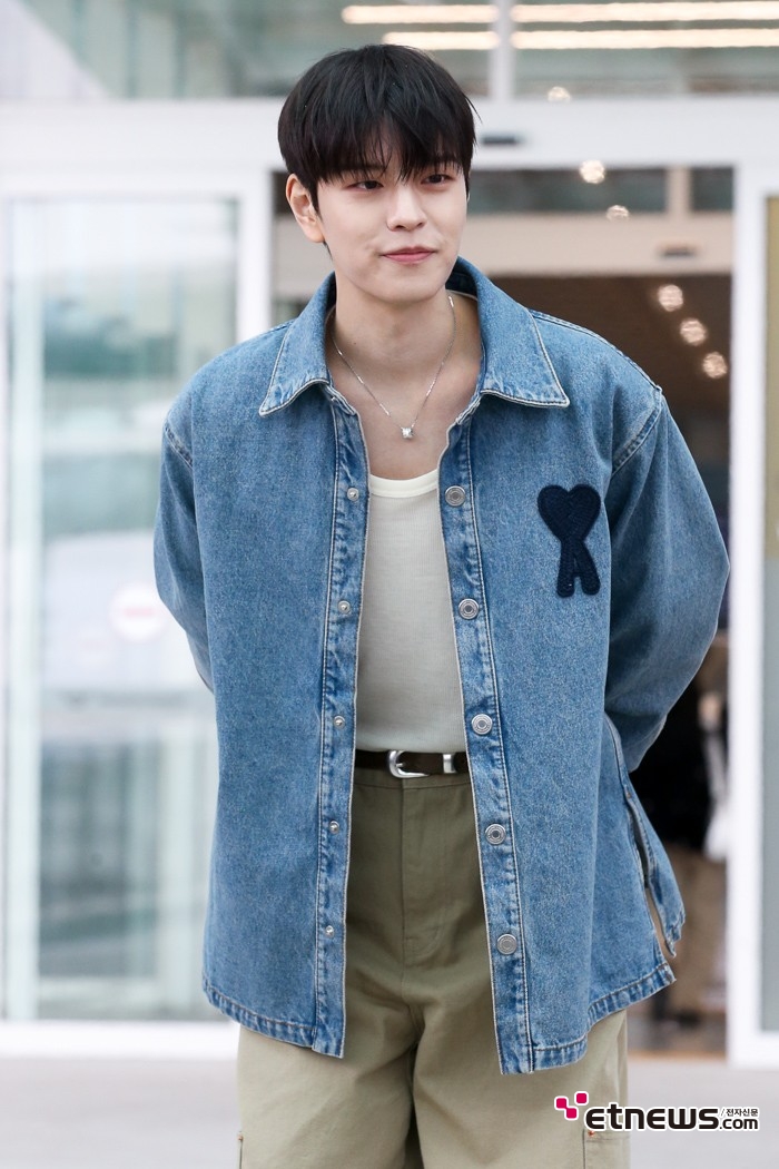 [ET포토] 스트레이키즈 승민, '호수퍼럼 넓은 어깨'