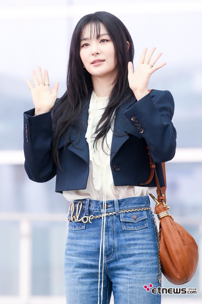 [ET포토] 레드벨벳 슬기. '상냥한 출국인사'