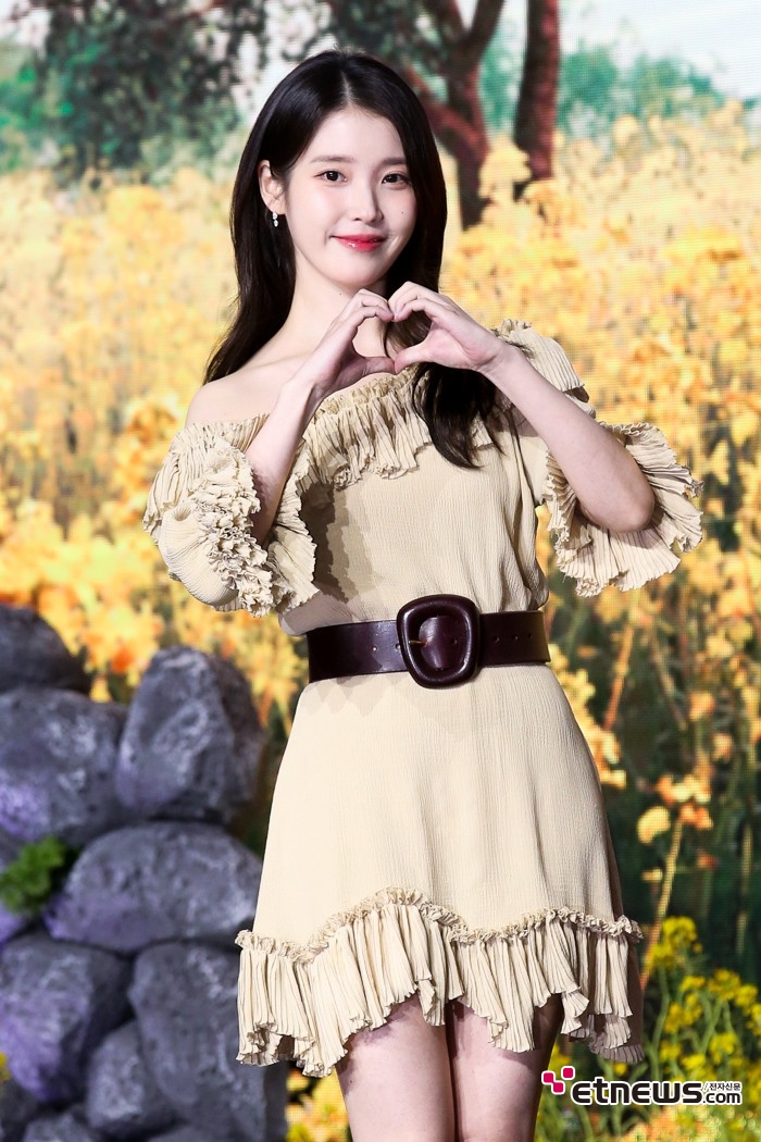 [ET포토] 아이유, '표정 포즈가 완벽한 예쁨'