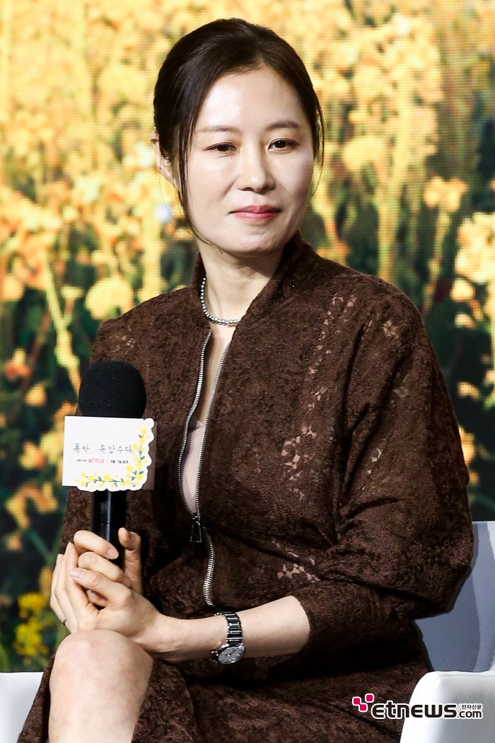 [ET포토] 문소리, '생각에 잠겨서'