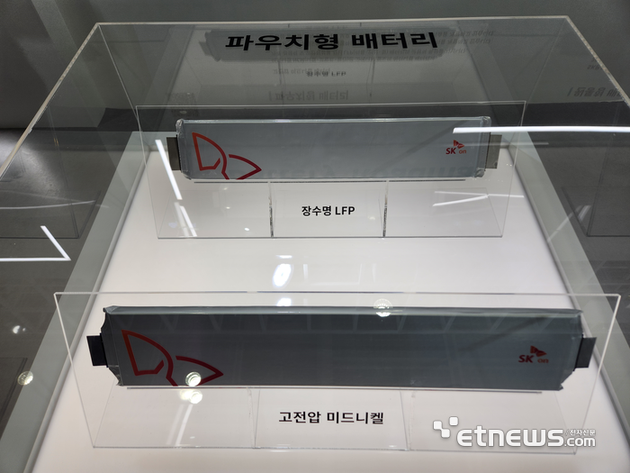SK온 장수명 LFP 배터리와 고전압 미드니켈 배터리.