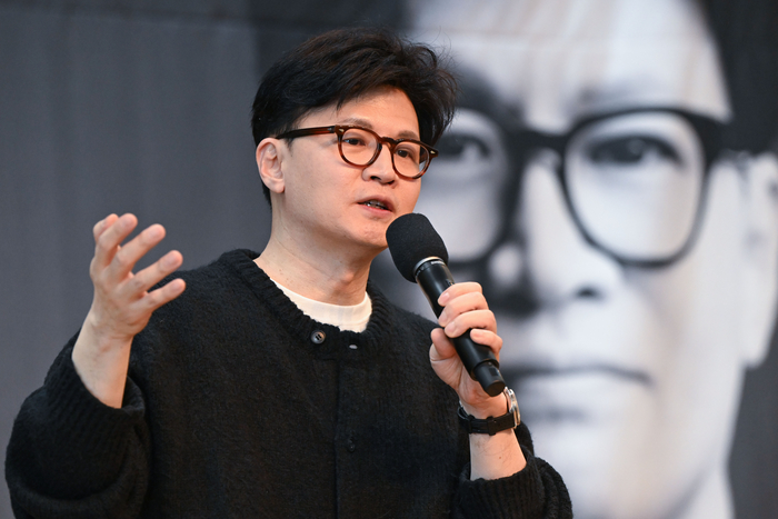 국민의힘 한동훈 전 대표가 5일 서울 마포구 청년문화공간JU에서 열린 저서 '국민이 먼저입니다' 북콘서트에서 발언하고 있다. [공동취재]