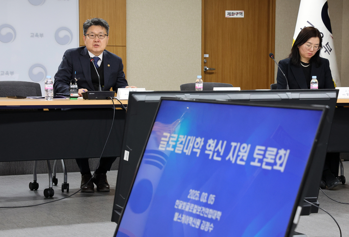 오석환 교육부 차관이 5일 정부세종청사에서 열린 2기 글로컬대학 혁신 지원 제2차 토론회에서 인사말을 하고 있다. 2025.3.5. 연합뉴스