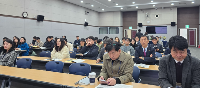 6일 구미코에서 열린 'CES 2025 리뷰 & 인사이트 콘서트 in 경북'에는 100여명이 참석했다.