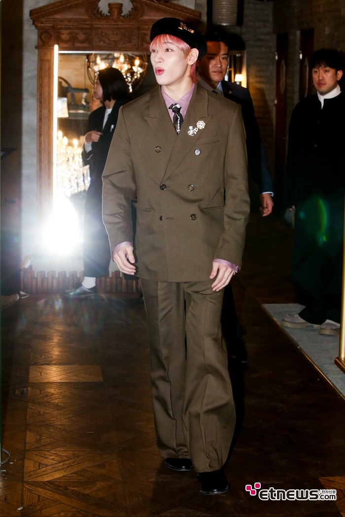 [ET포토] 뱀뱀, '많이들 오셨네요~'