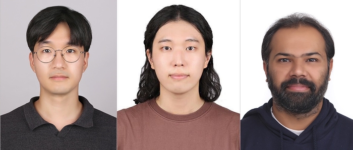왼쪽부터 박사과정생 허찬·석사과정 홍정훈· 박사과정 샤허아르 무하마드 학생