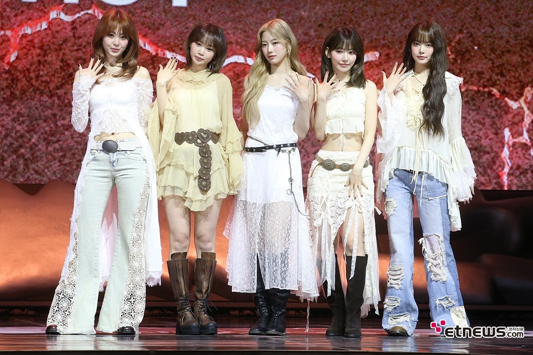 [ET포토] 르세라핌, 'HOT의 포인트'