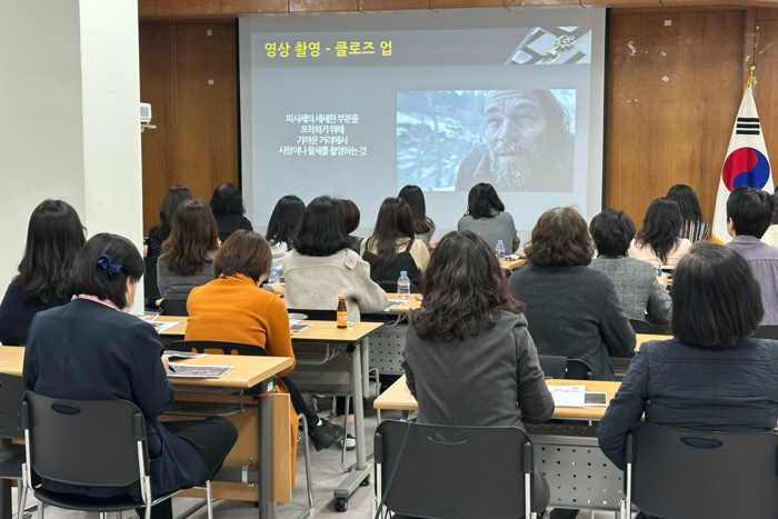 동대문구가 인공지능(AI) 영상 편집 툴 '캡컷' 활용 교육을 하고 있다. 동대문구 제공