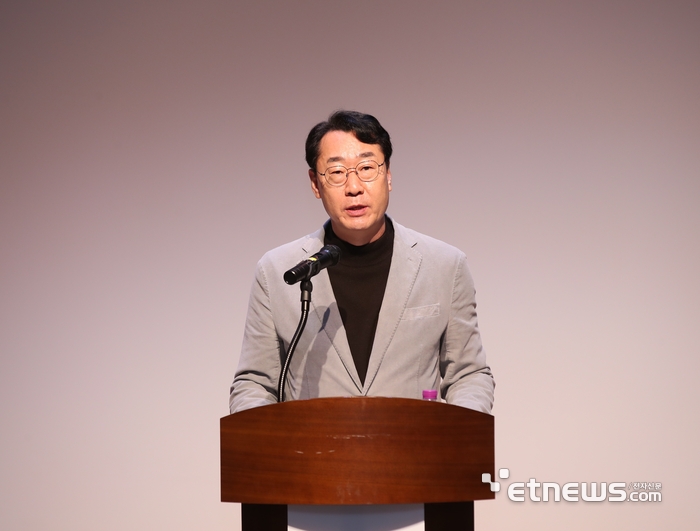 정명근 경기 화성특례시장이 15일 동탄다원이음터에서 열린 '2025년 화성특례시 장학관 입사식'에 참여해 인사말을 했다.