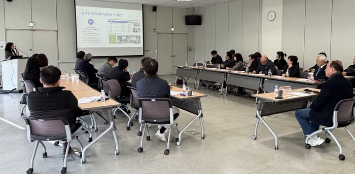 섬유산업 경쟁력 강화 위한 지원사업 현장설명회가 17일 대구비즈니스센터(대구광역시 달서구)에서 열렸다.