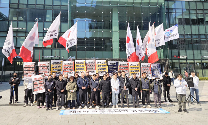 카카오노조가 19일 성남 카카오 판교아지트에서 기자회견을 열고 포털 서비스 다음 분사 반대 입장을 밝혔다.