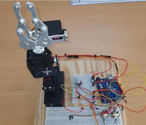 서울로봇고 영재교육원 재원생이 제작한 로봇 관련 작품.(사진=서울로봇고 영재교육원)
