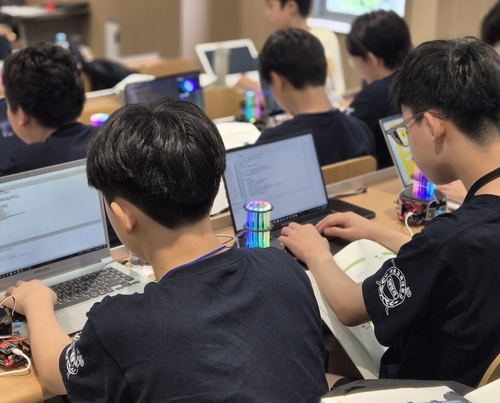 서울교대 SW영재교육원 재원생들의 여름집중학습 캠프 모습.(사진=서울교대 SW영재교육원)