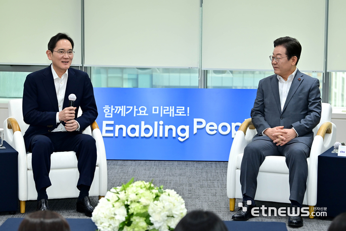 환담하는 이재명 대표와 이재용 회장