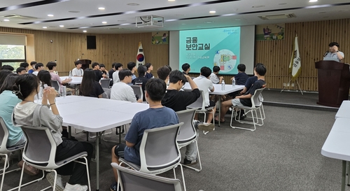 서울여대 정보보호영재교육원 재원생들의 금융보안원 견학 모습.(사진=서울여대 정보보호영재교육원)