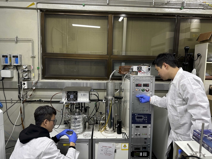 한국원자력연구원은 SFR 핵연료 피복관을 보호하는 펄스-역전류 방식 코팅 기술을 개발했다.