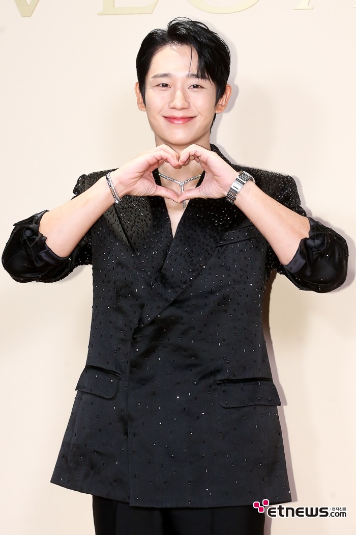 [ET포토] 정해인, '꽃사슴과 미남'