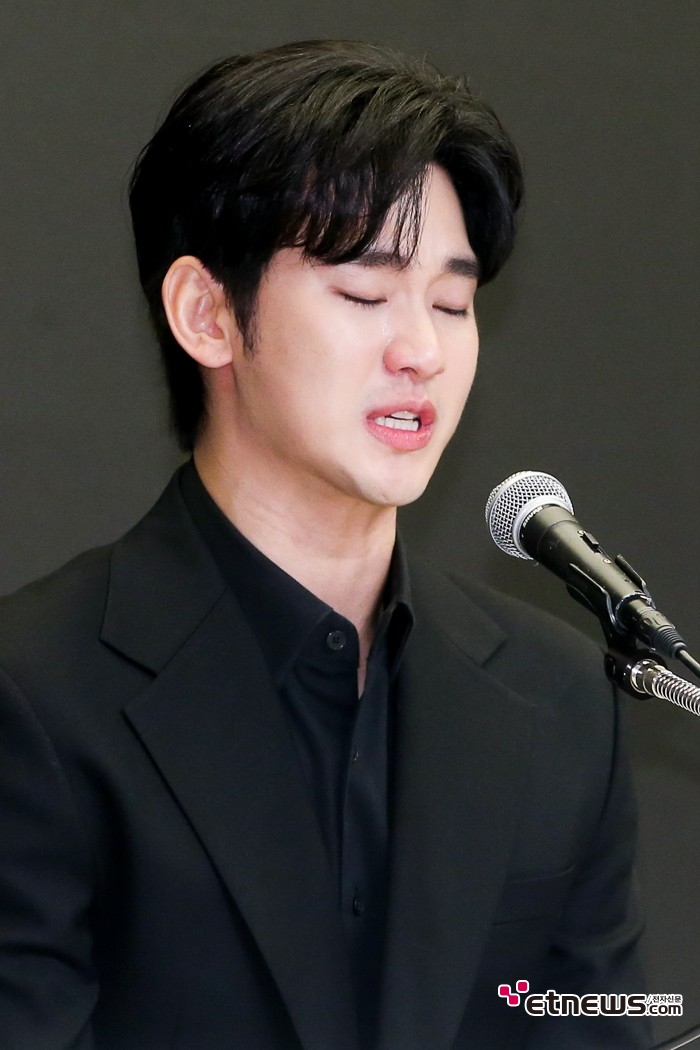 [ET포토] 김수현, '눈물 글썽'