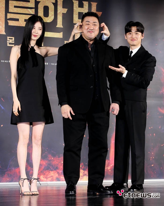 [ET포토] 서현-마동석-이다윗, '하트 몰아주기'