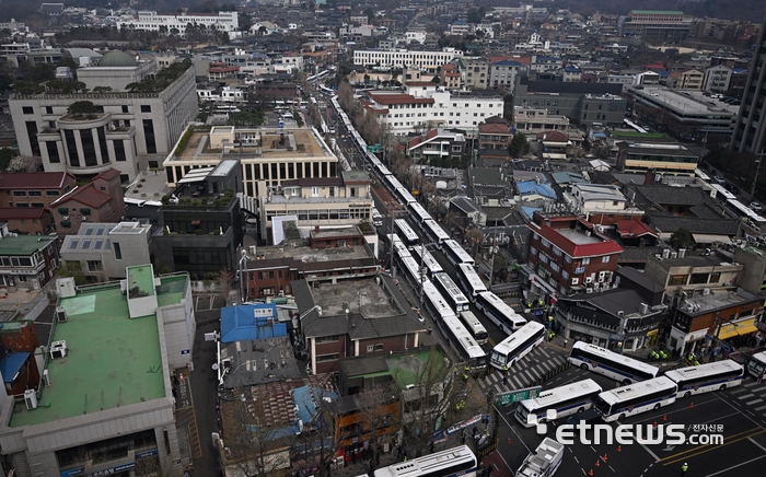 [포토] 35일간의 숙의...'헌재'의 결정은