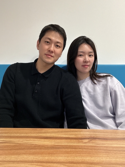 '현부부' 유튜브 채널을 운영하는 이현(왼쪽)·김호정 리프리프 대표