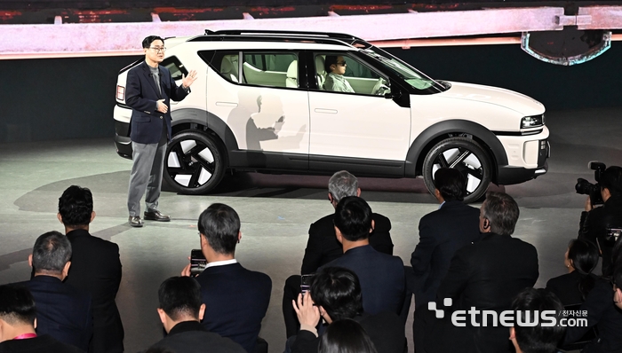 [포토] 디 올뉴 넥쏘 소개하는 정유석 부사장