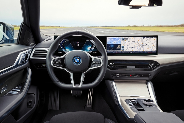 BMW 뉴 i4 eDrive40 실내.