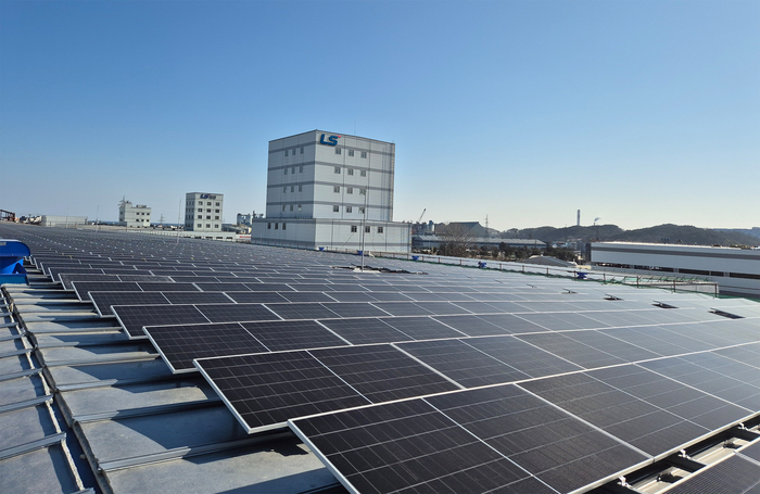 LS전선 동해 사업장에 설치 된 태양광 발전 시스템. 〈사진 LS전선 제공〉