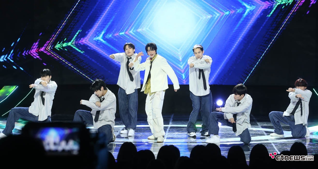 [ET포토] 안율, '모두가 함께 즐기는 무대'