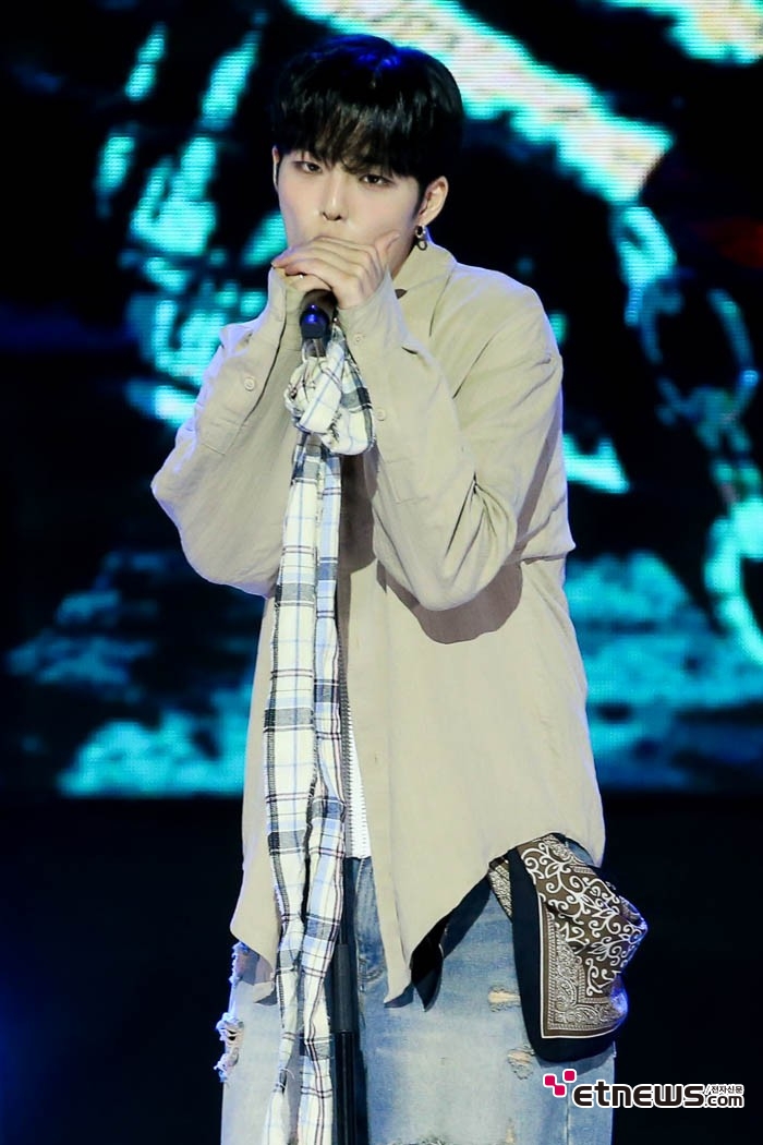 [ET포토] 김성중, '샤프한 눈빛'