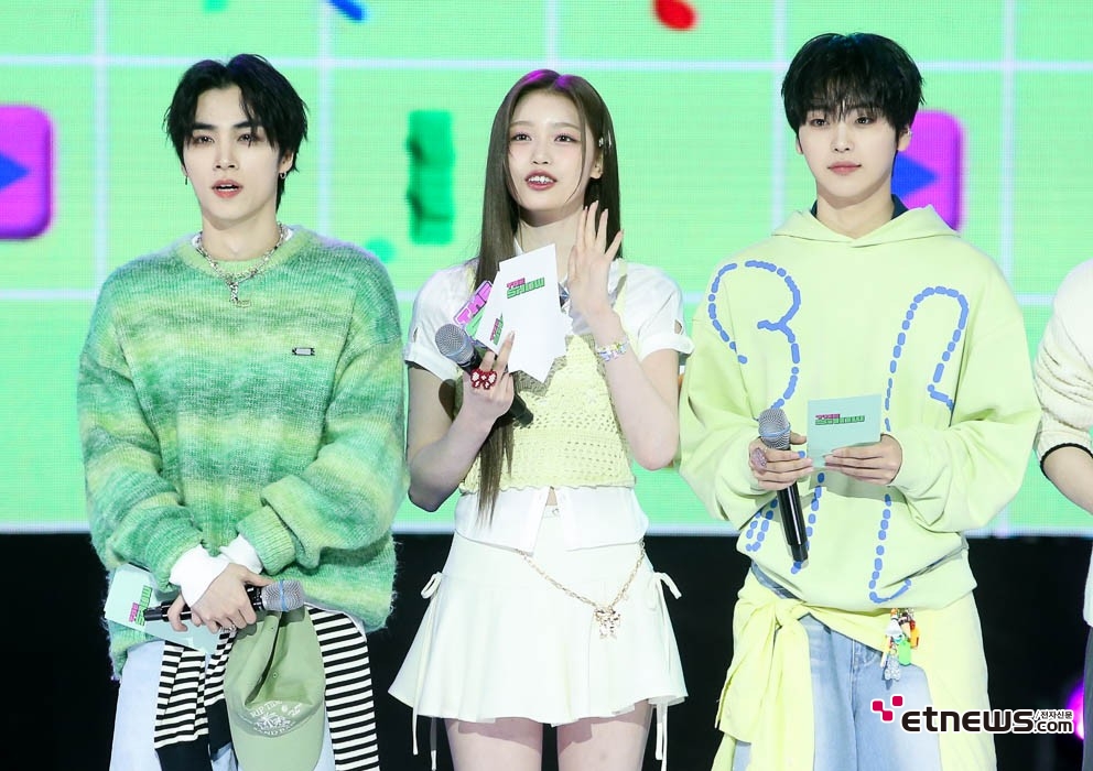 [ET포토] 샤오쥔, 세빈, 형준이, '더쇼의 3MC'