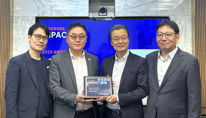 코오롱베니트가 글로벌 데이터 플랫폼 기업 '클라우데라'로부터 '2024 아시아태평양지역 올해의 파트너상'을 수상했다.