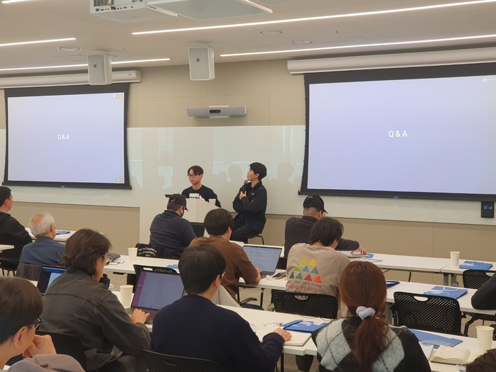 GS네오텍이 서울 역삼동 아마존웹서비스(AWS)코리아 오피스에서 '아마존 베드록으로 시작하는 실전 생성형 AI 토크' 세미나를 개최했다.