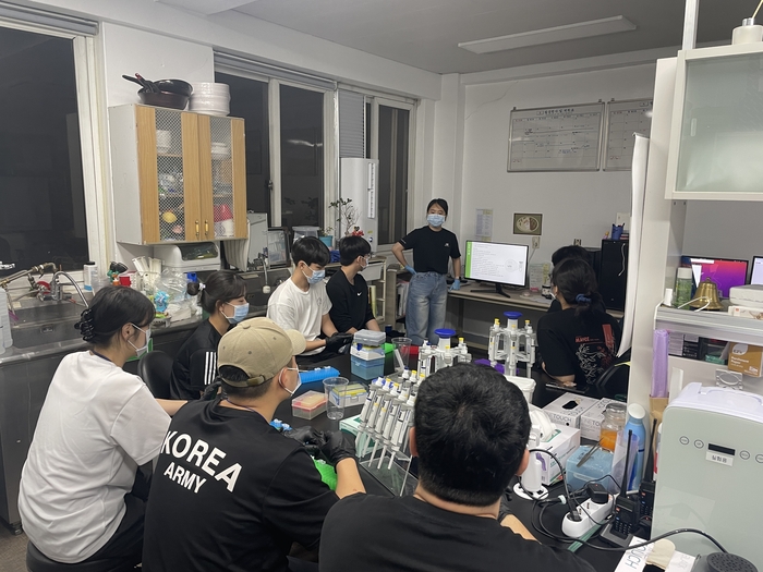 DNA추출 및 PCR증폭 실습  모습