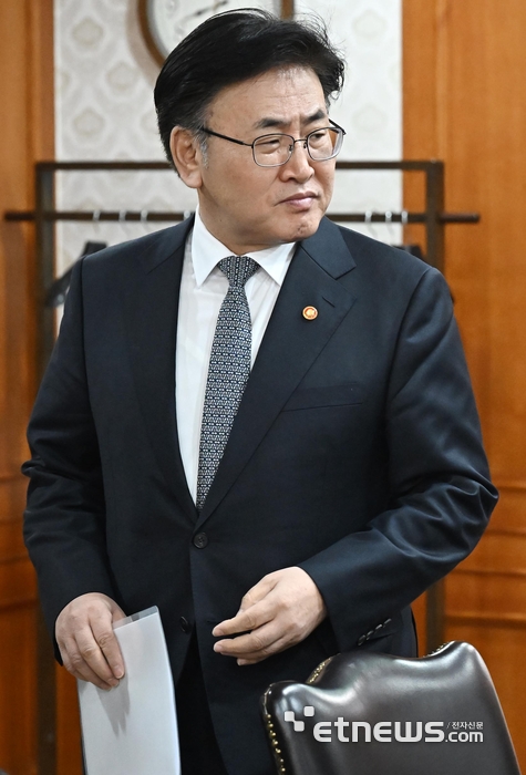 [포토] 경제관계장관간담회 참석한 유상임 과기장관