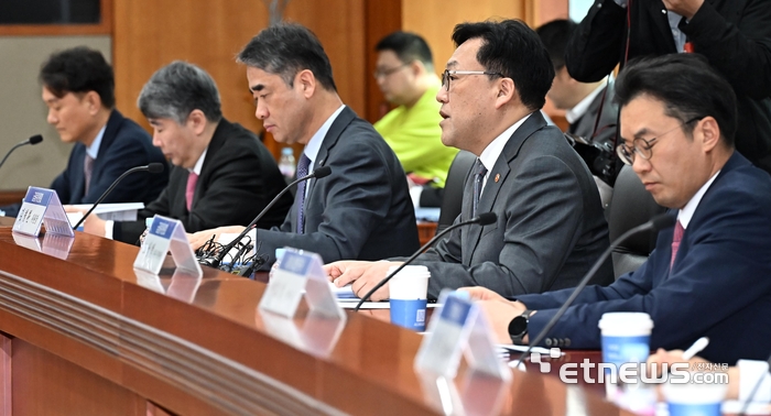 [포토] 모두발언하는 김병환 금융위원장