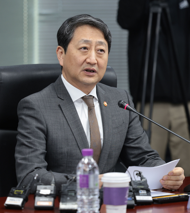 안덕근 산업통상자원부 장관이 10일 서울 종로구 한국무역보험공사에서 열린 통상 리스크 대응 반도체 업계 간담회에서 발언하고 있다. 연합뉴스
