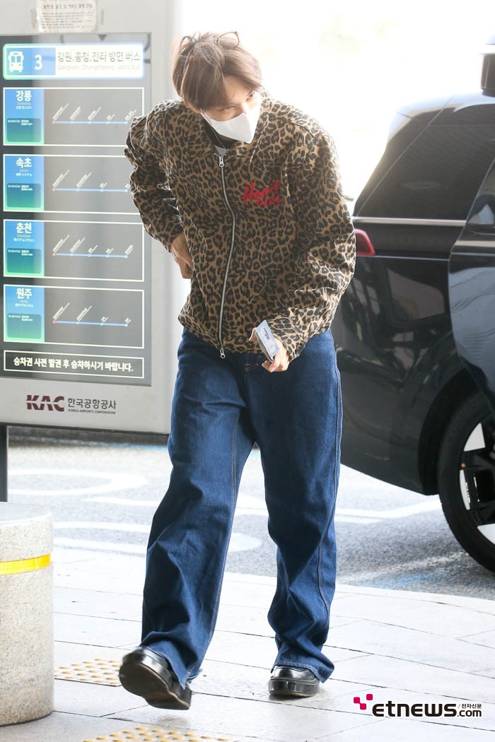 [ET포토] 엑소 카이, '호피무늬 패션으로 멋내고'