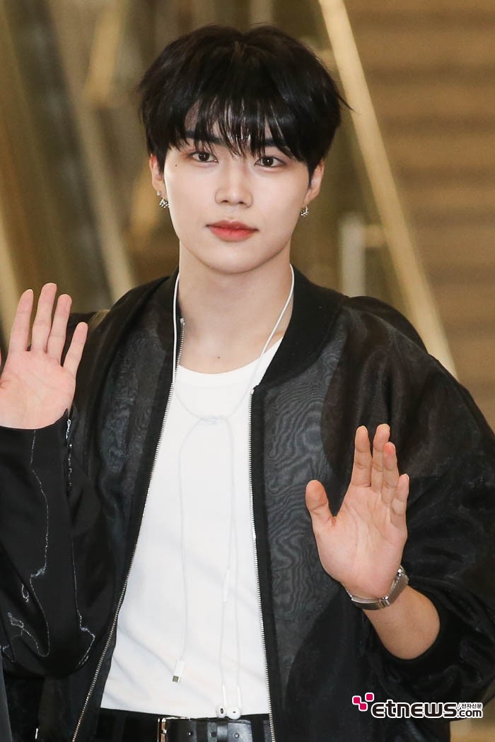 [ET포토] 제로베이스원 박건욱, '섹시한 눈빛'
