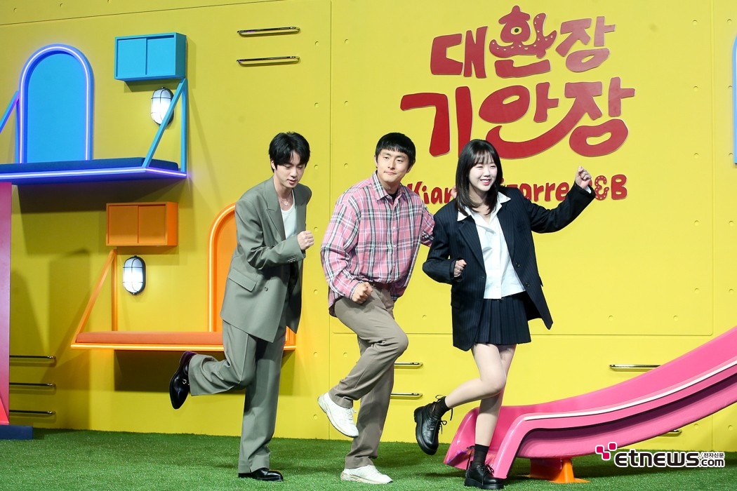 [ET포토] 진-기안84-지예은, '함께 달려요~'