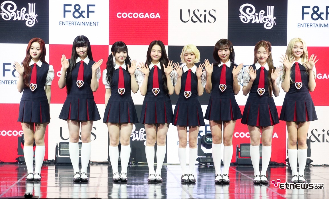 [ET포토] 유니스, '무지개색 보다 더 많은 매력'