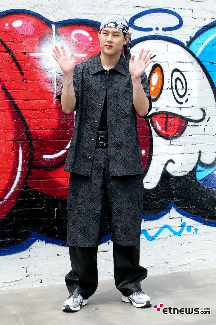 [ET포토] 몬스타엑스 주헌, '가려도 그려지는 근육'