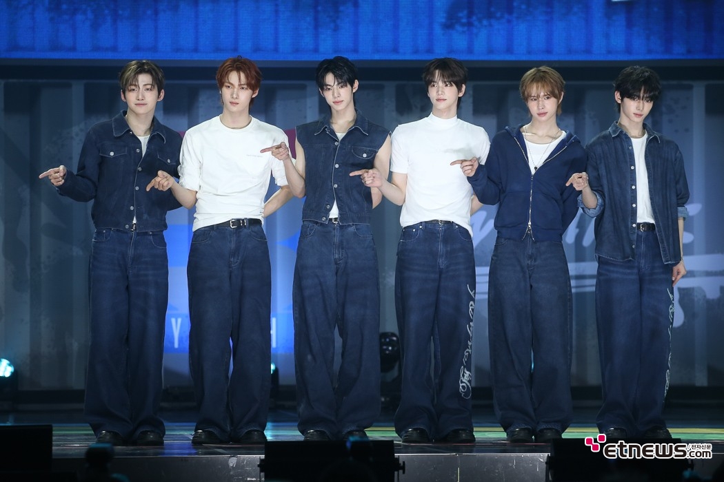 [ET포토] 투어스, '시그니처 포즈'